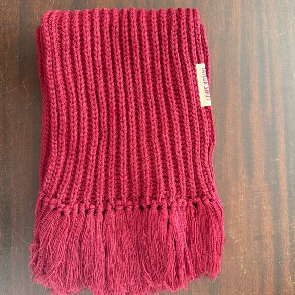 Taylor Swift NIB | All Too Well Lurex Red Sparkly Scarf from Red album - Picture 2 of 7